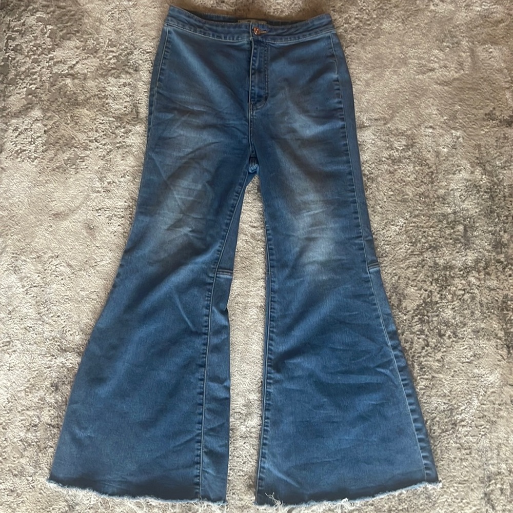 Free People size 28 Flare jeans ✨